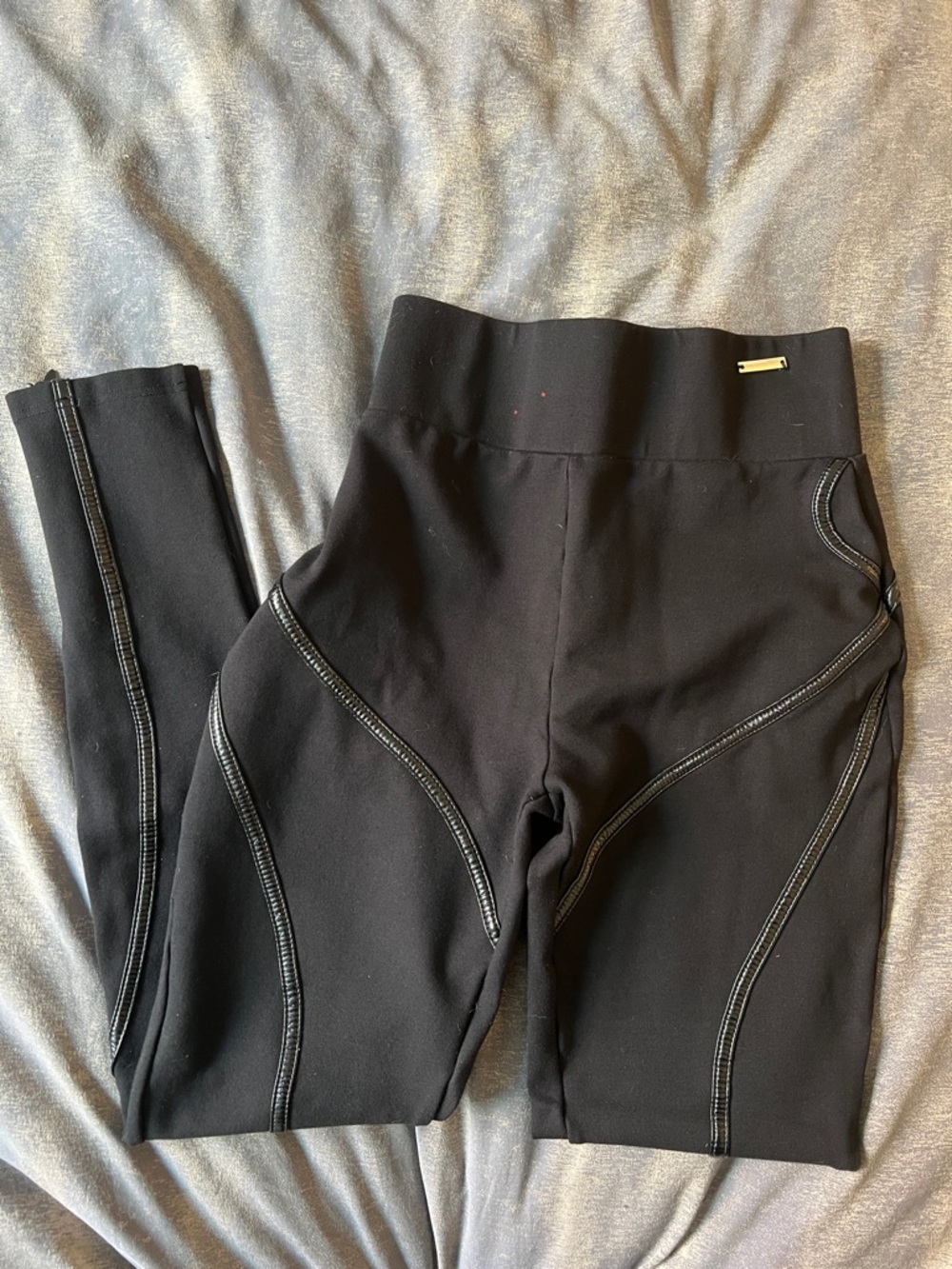 Maniere de Voir black Leggings with vinyl Stitching